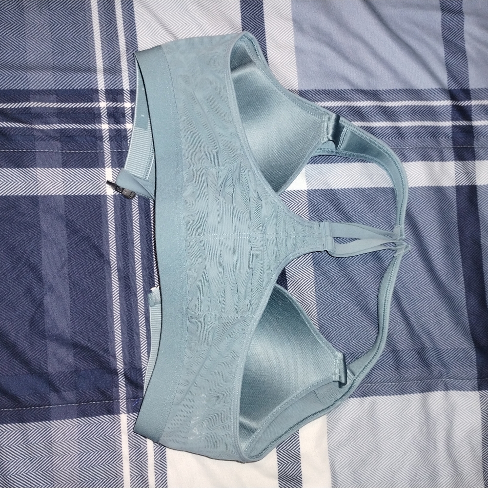 Victoria's Secret Teal Sports Bra. 36B - Picture 5 of 6